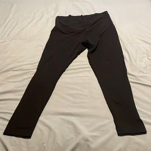 Full panel black Old Navy maternity leggings. Size L